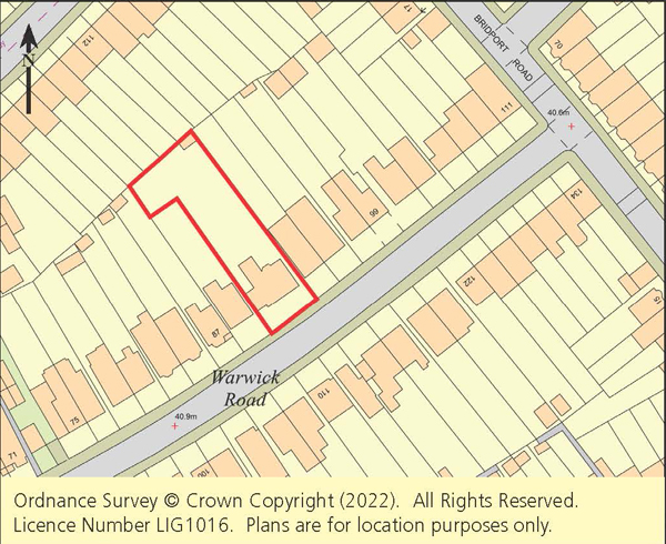 Lot: 11 - DETACHED HOUSE AND LARGE GARDEN WITH POTENTIAL -